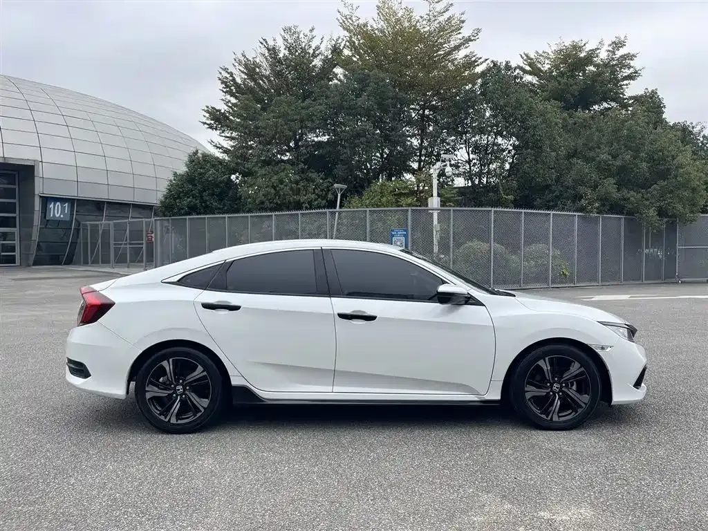 Honda Civic — фото 8