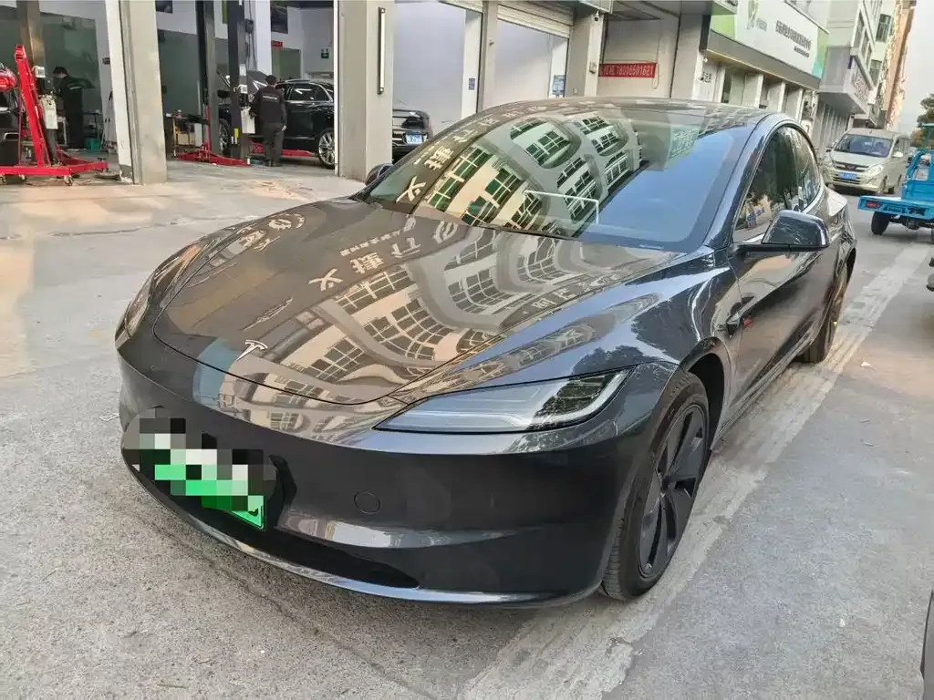 Tesla Model 3 — фото 1