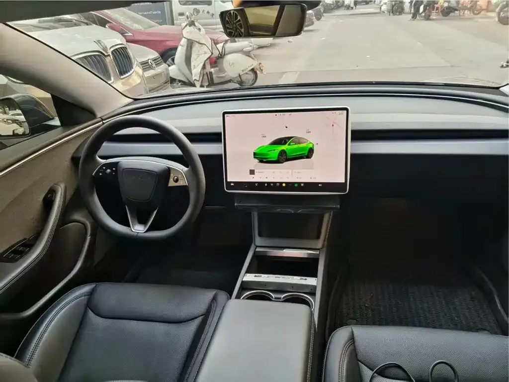 Tesla Model 3 — фото 4