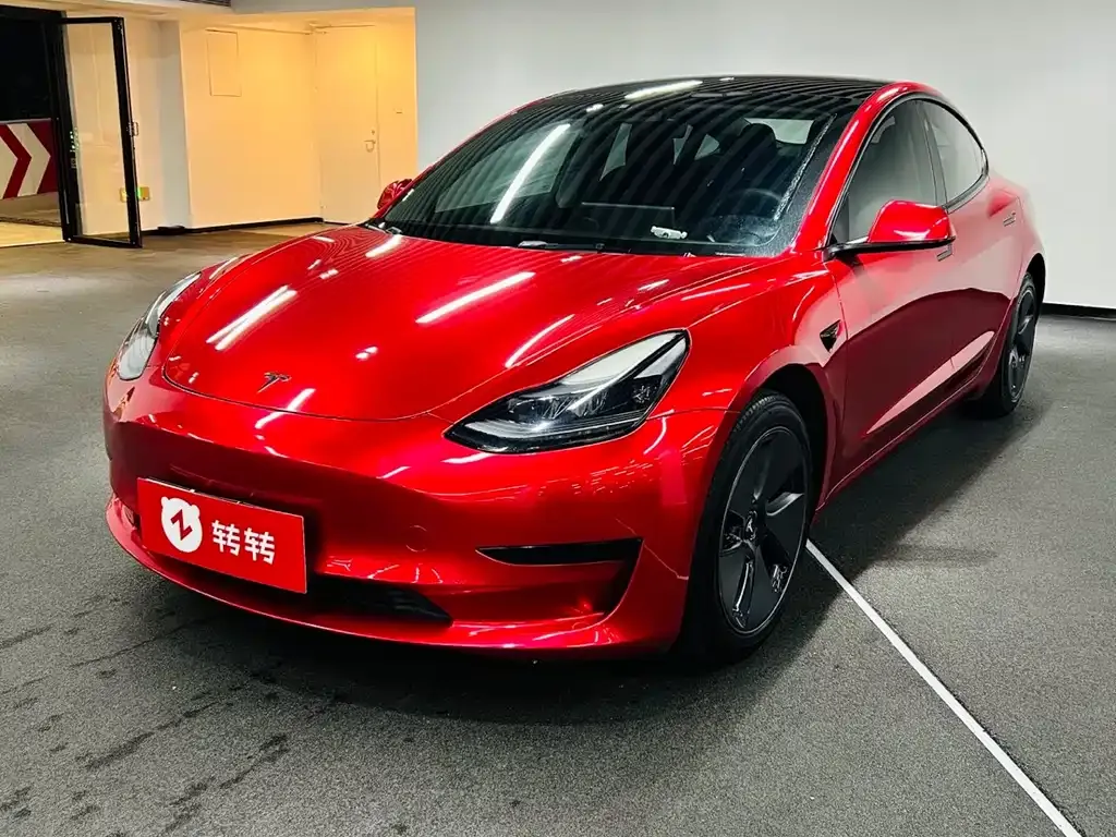 Tesla Model 3 — фото 1