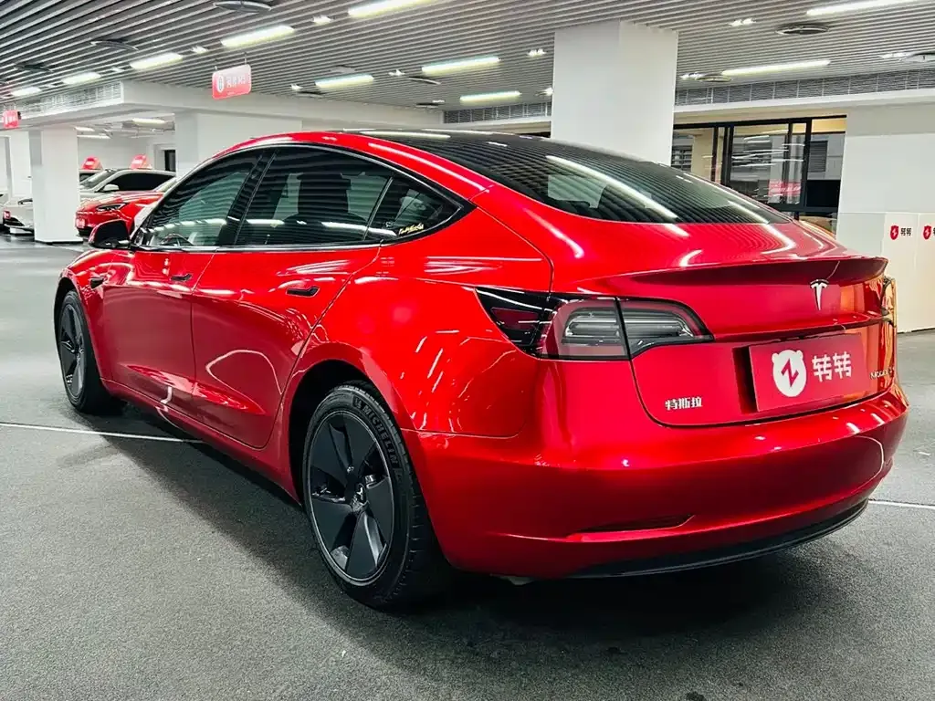 Tesla Model 3 — фото 5