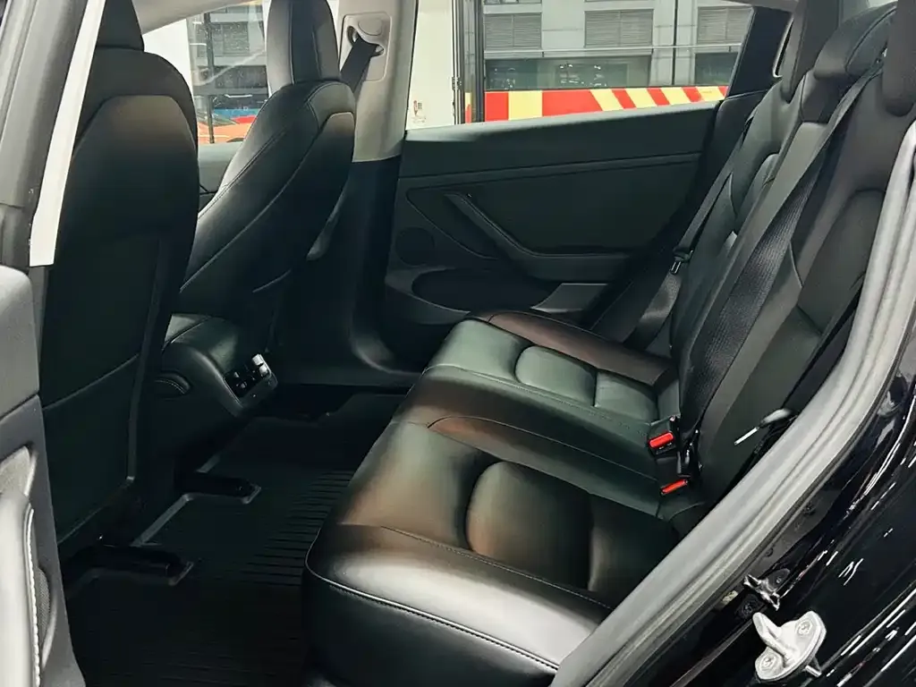 Tesla Model 3 — фото 3