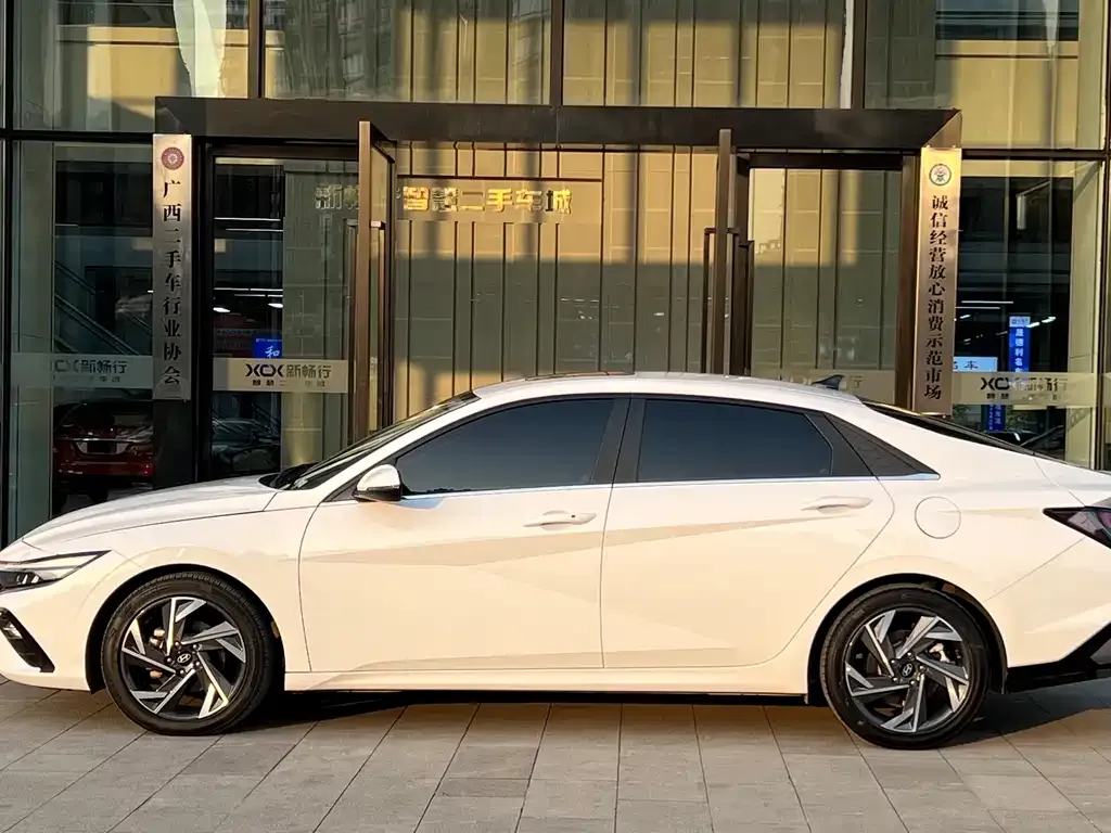 Hyundai Elantra — фото 8