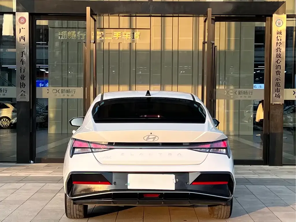 Hyundai Elantra — фото 4