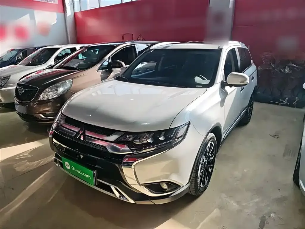 Mitsubishi Outlander — фото 2