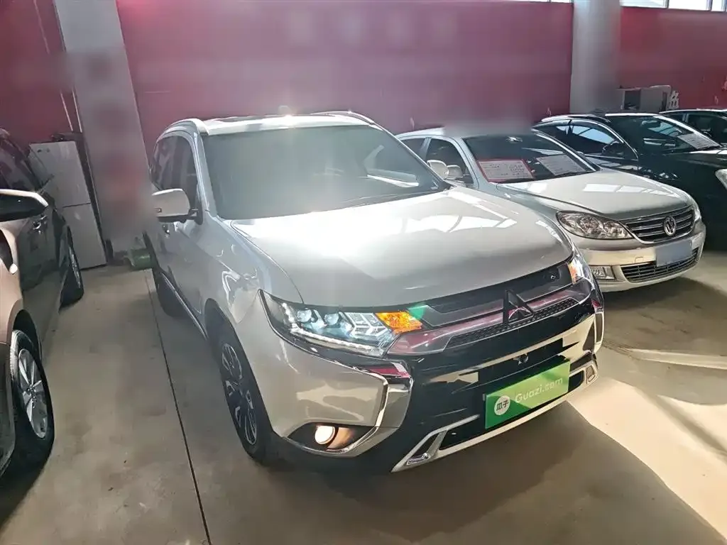 Mitsubishi Outlander — фото 7