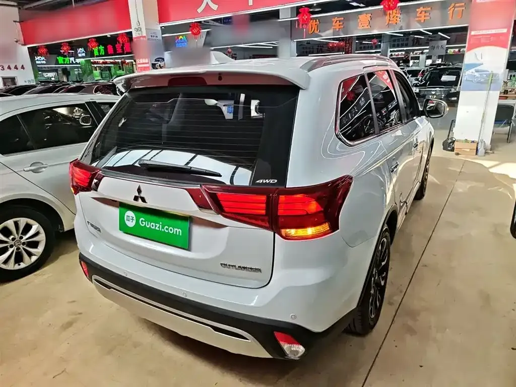 Mitsubishi Outlander — фото 10