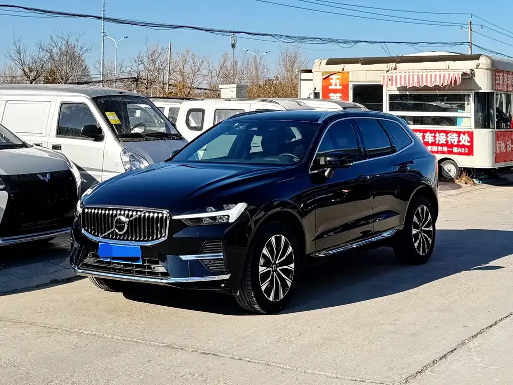 Volvo XC60 — фото 1