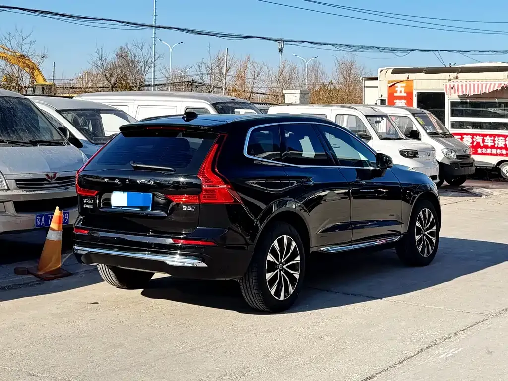 Volvo XC60 — фото 10