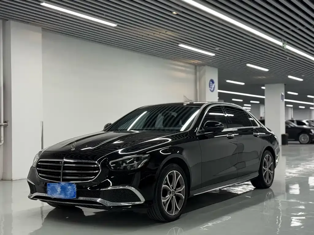 Mercedes-Benz E-Class — фото 1