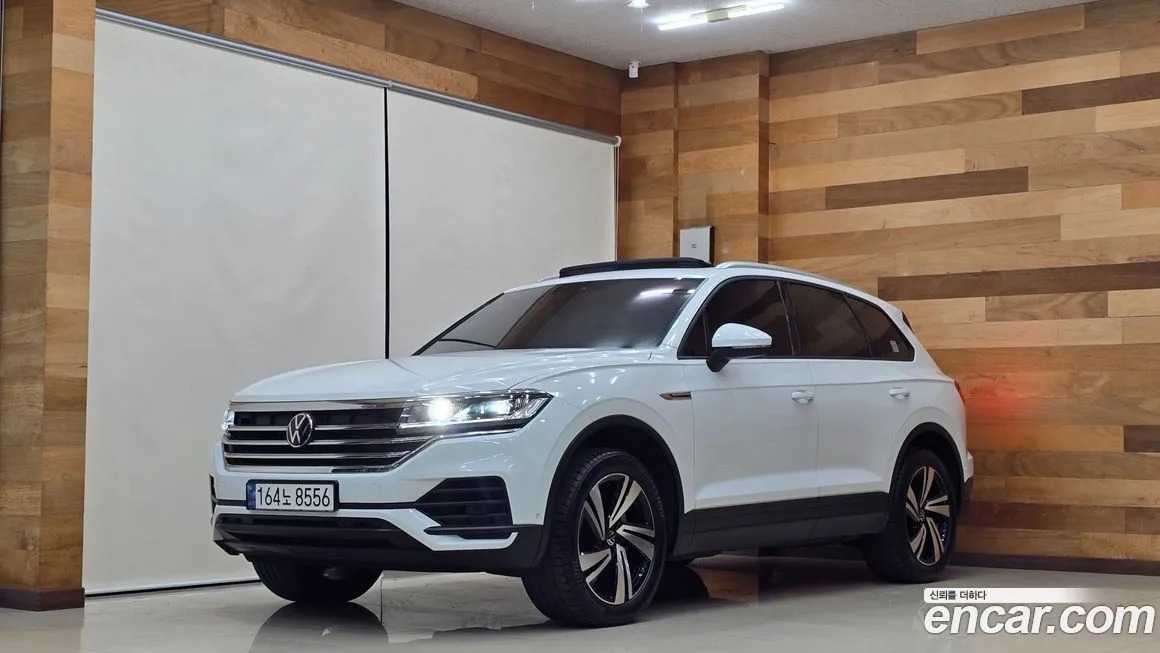 Volkswagen Touareg — фото 1