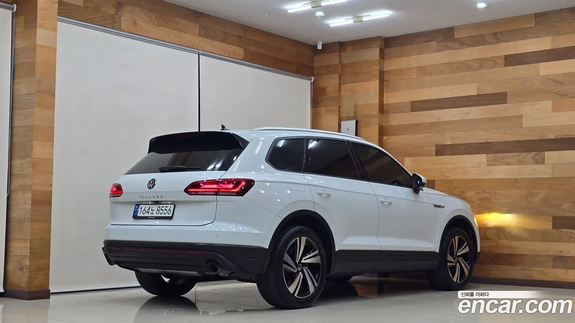 Volkswagen Touareg — фото 5