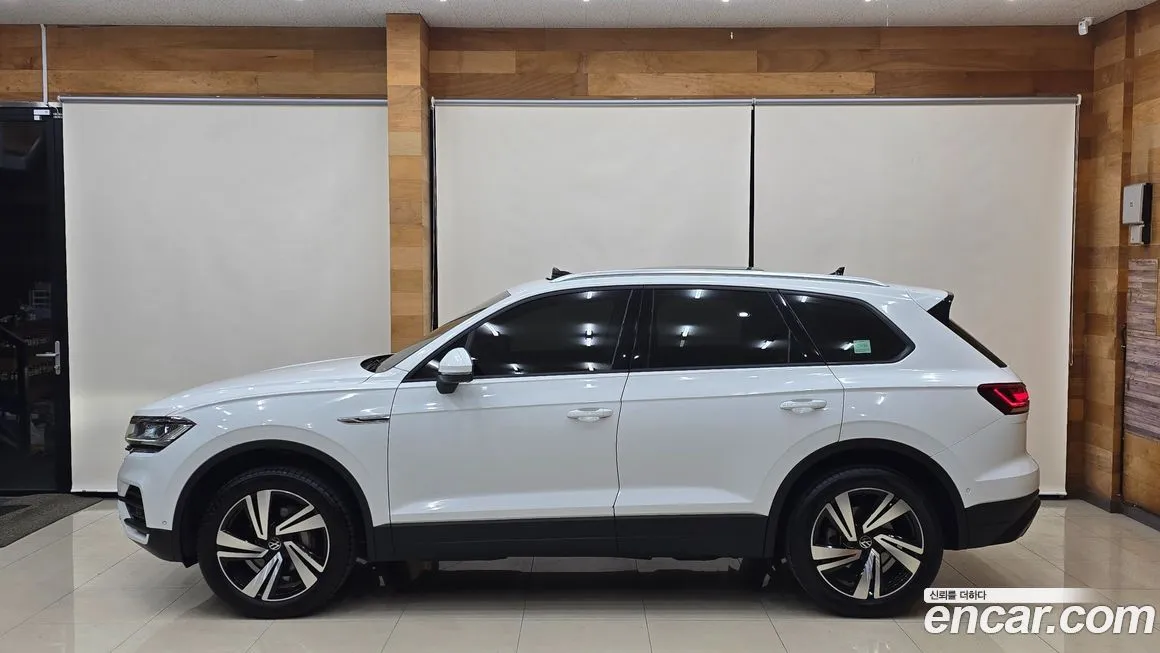 Volkswagen Touareg — фото 4