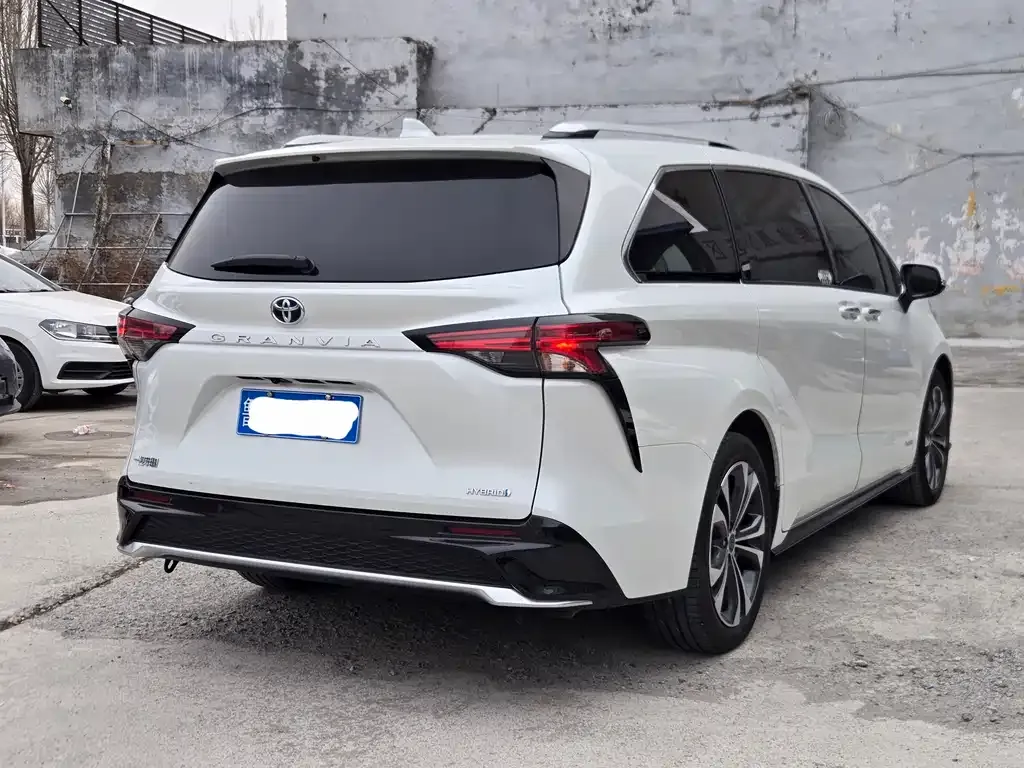 Toyota Granvia — фото 5