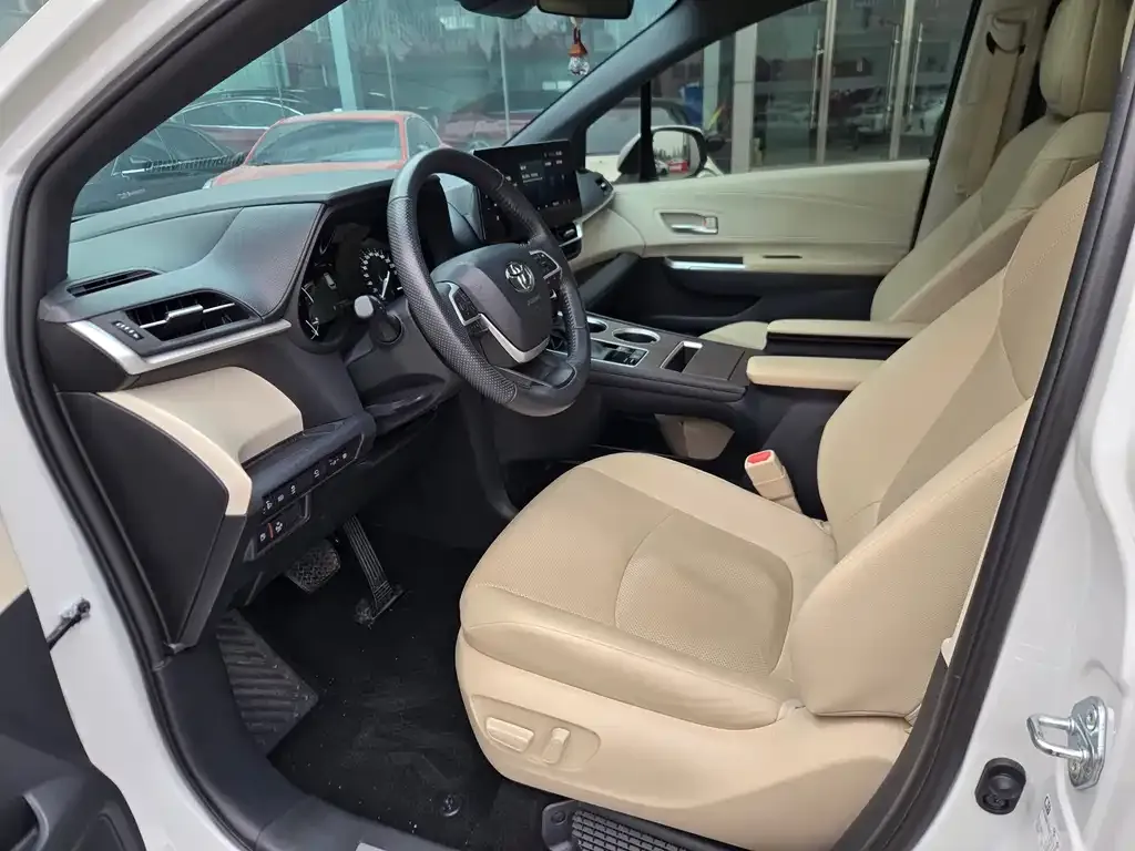 Toyota Granvia — фото 3