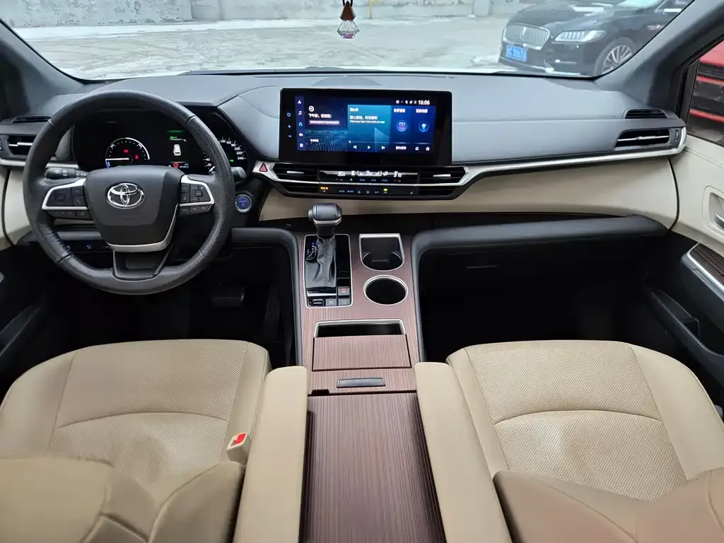 Toyota Granvia — фото 9