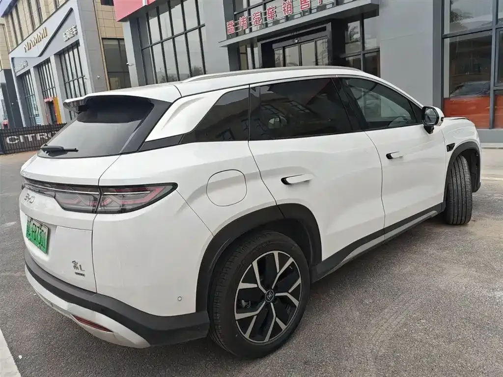 BYD L DM-i — фото 3