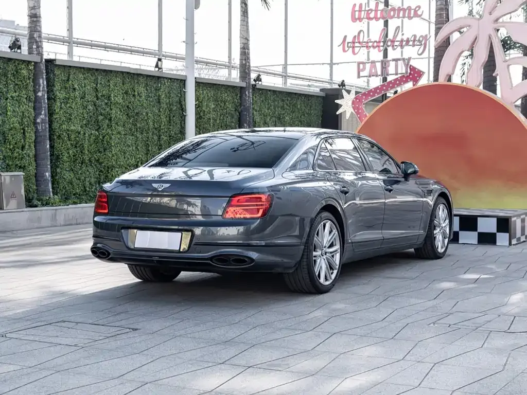 Bentley Flying Spur — фото 9