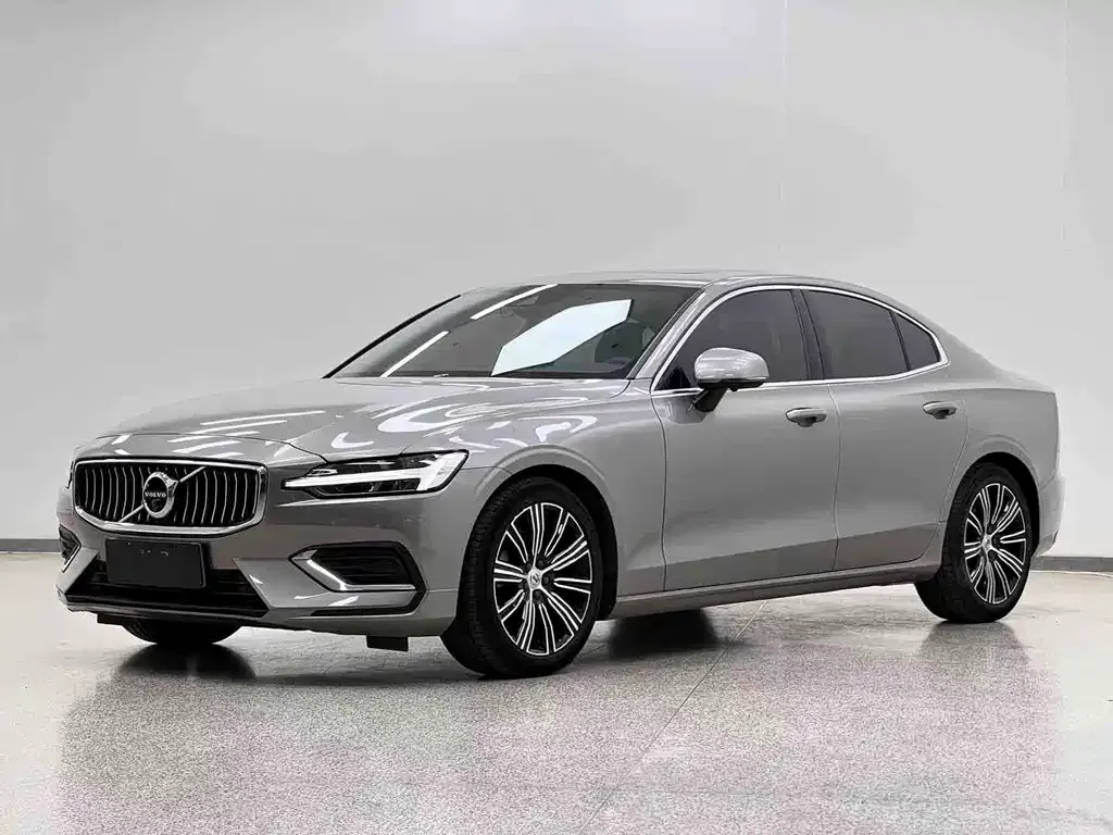 Volvo S60 — фото 1