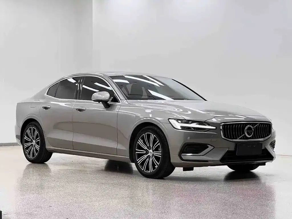 Volvo S60 — фото 7