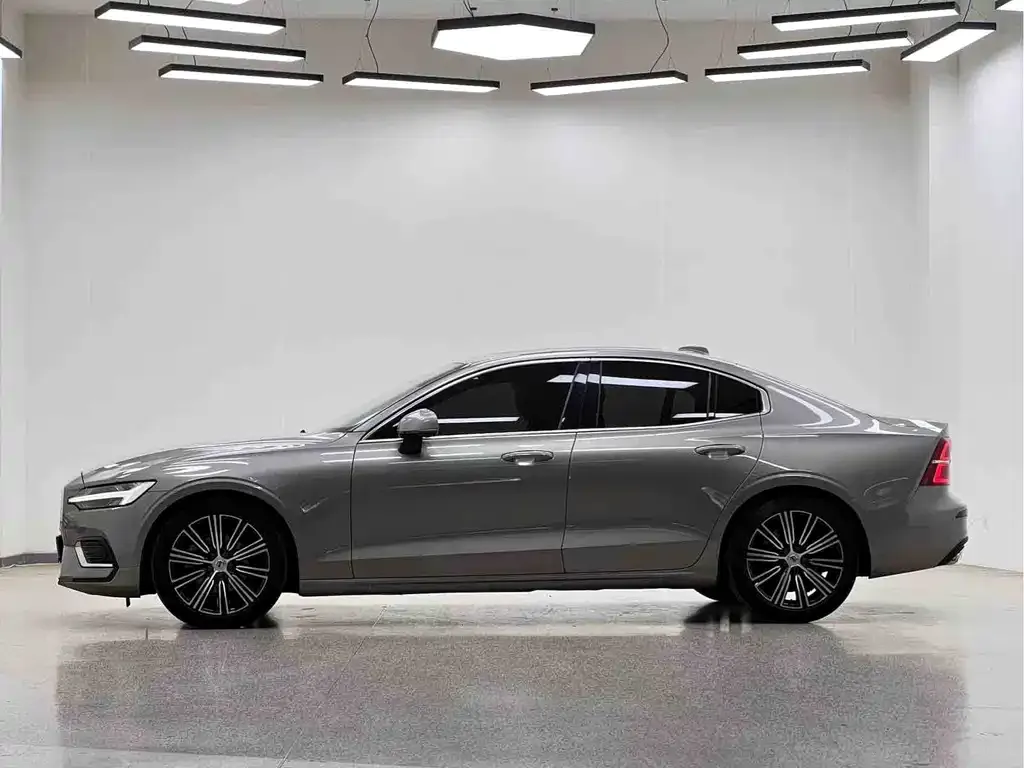 Volvo S60 — фото 5