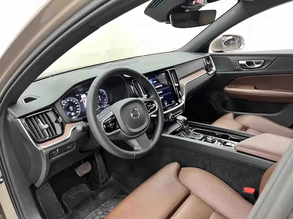 Volvo S60 — фото 10