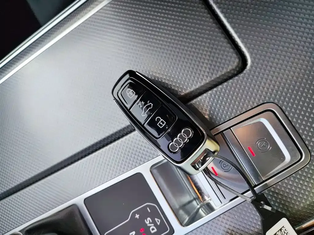 Audi A6L — фото 2