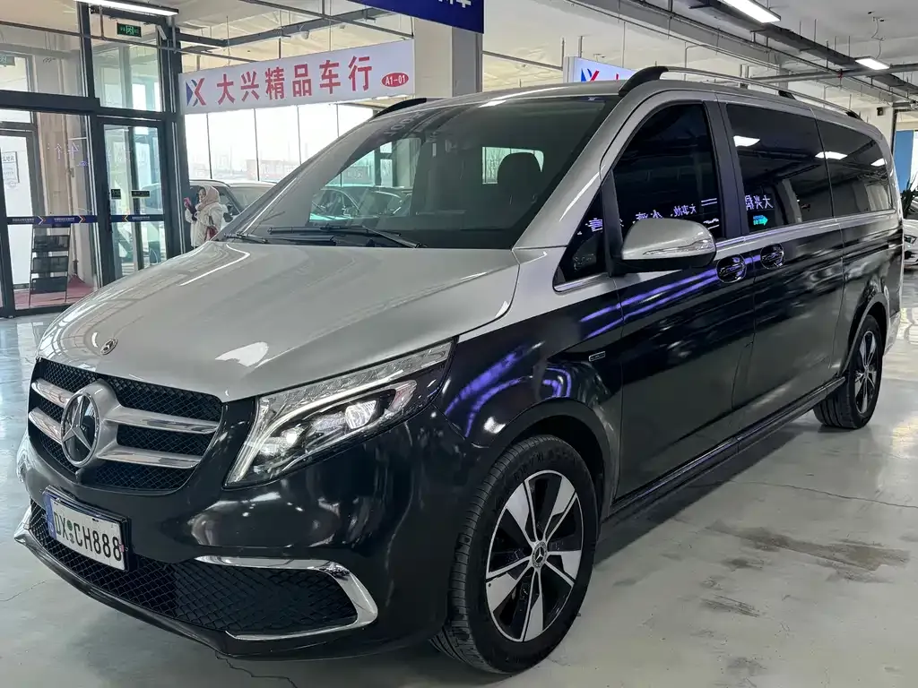 Mercedes-Benz V-Class — фото 1