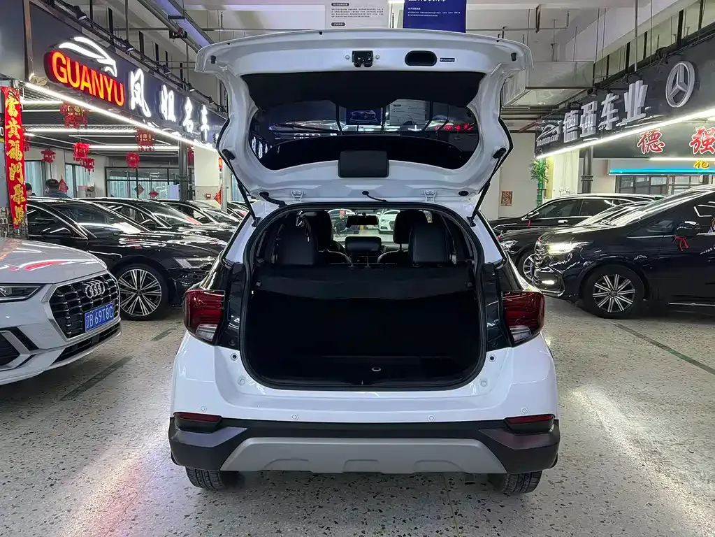 Toyota Yaris L — фото 10