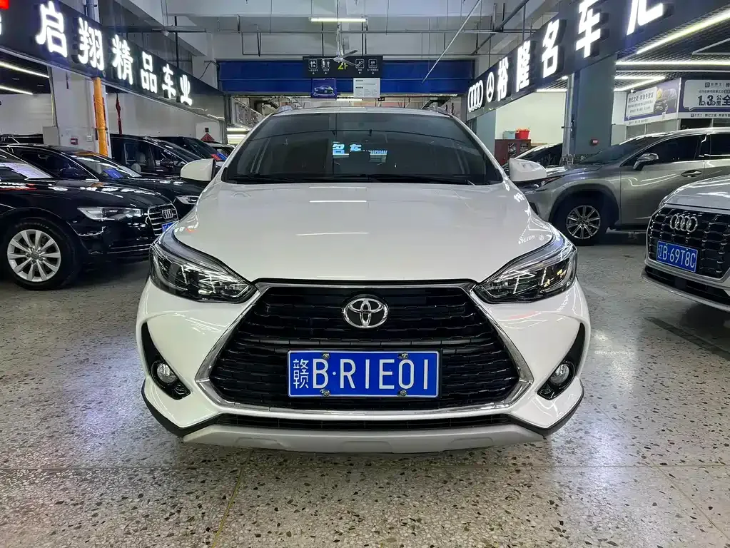 Toyota Yaris L — фото 8
