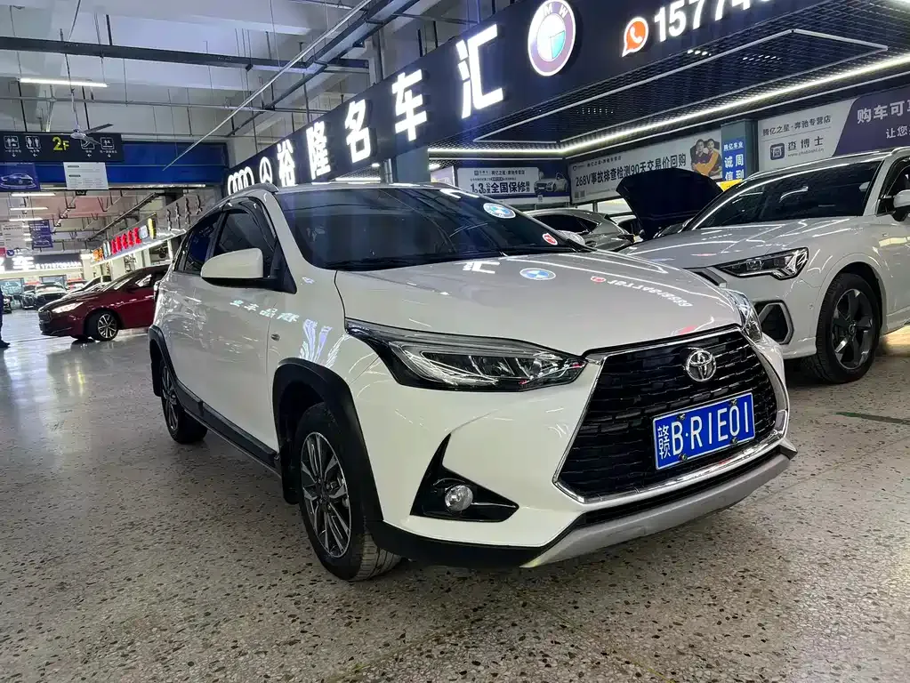 Toyota Yaris L — фото 4