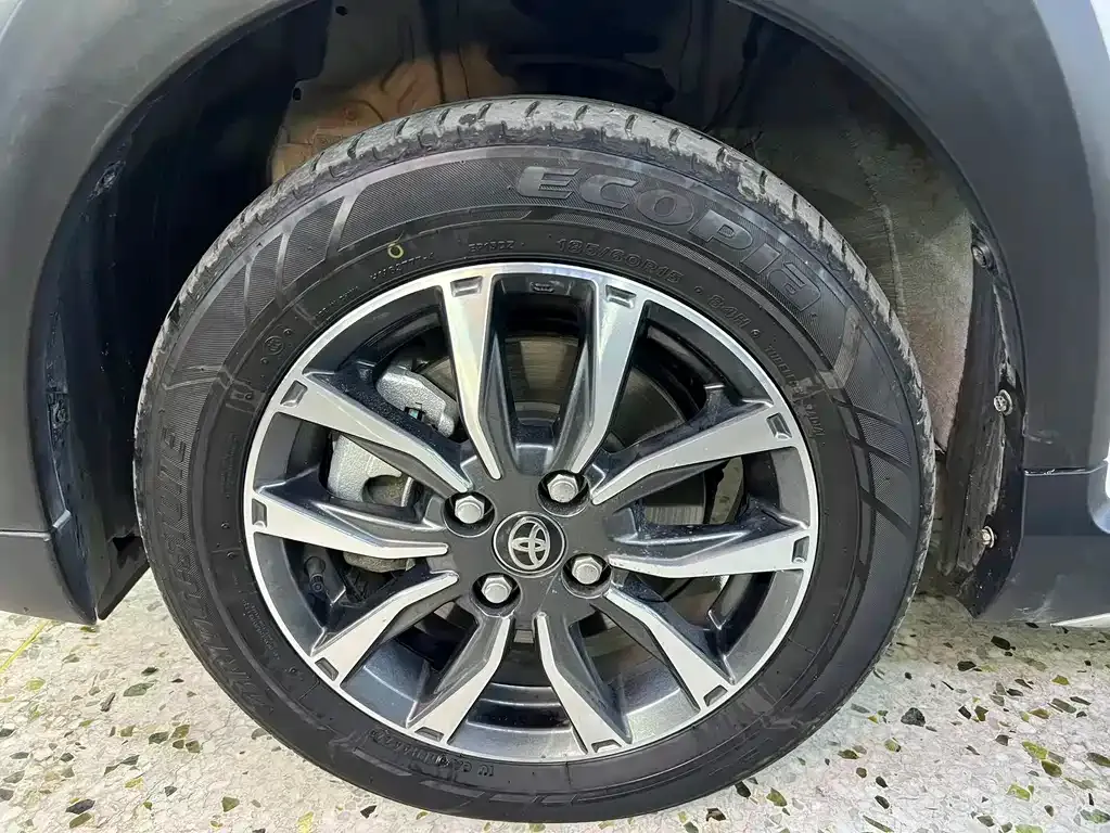 Toyota Yaris L — фото 9