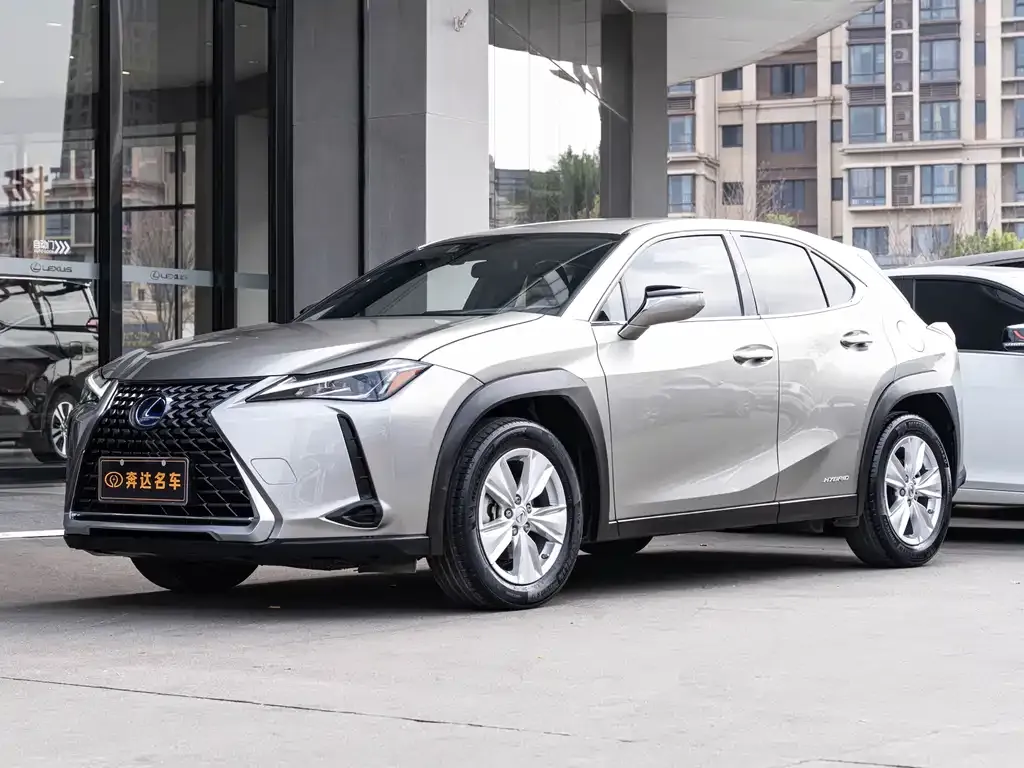 Lexus UX — фото 1