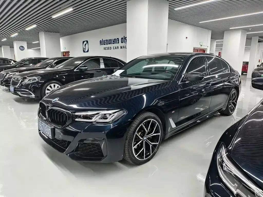 BMW 5 Series — фото 1