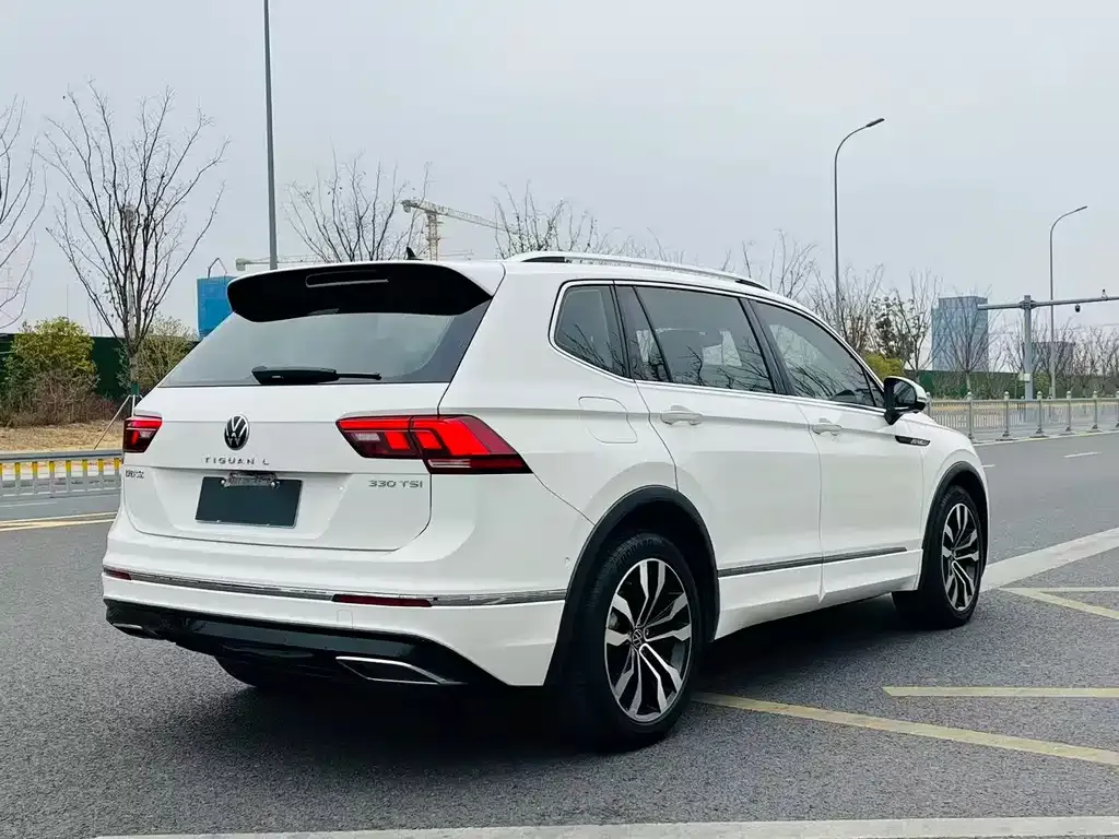 Volkswagen Tiguan L — фото 8