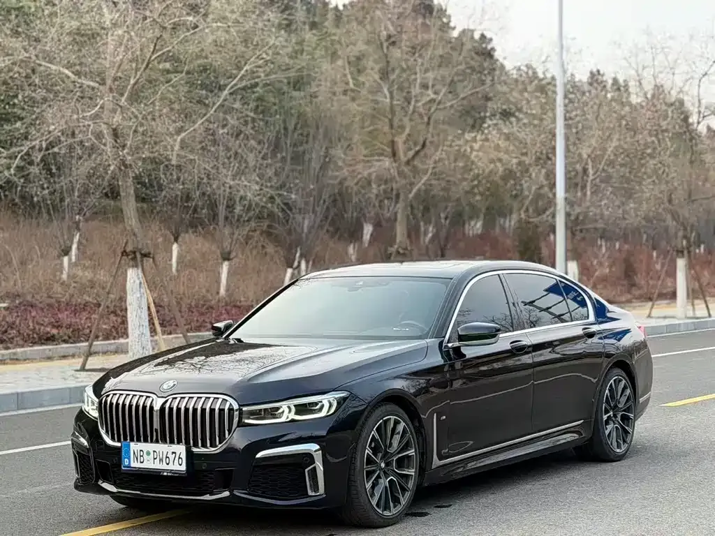 BMW 7 Series — фото 1