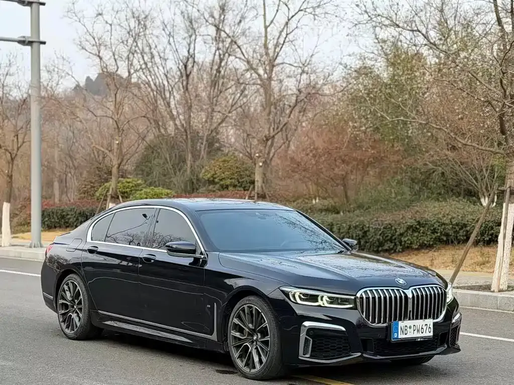 BMW 7 Series — фото 10