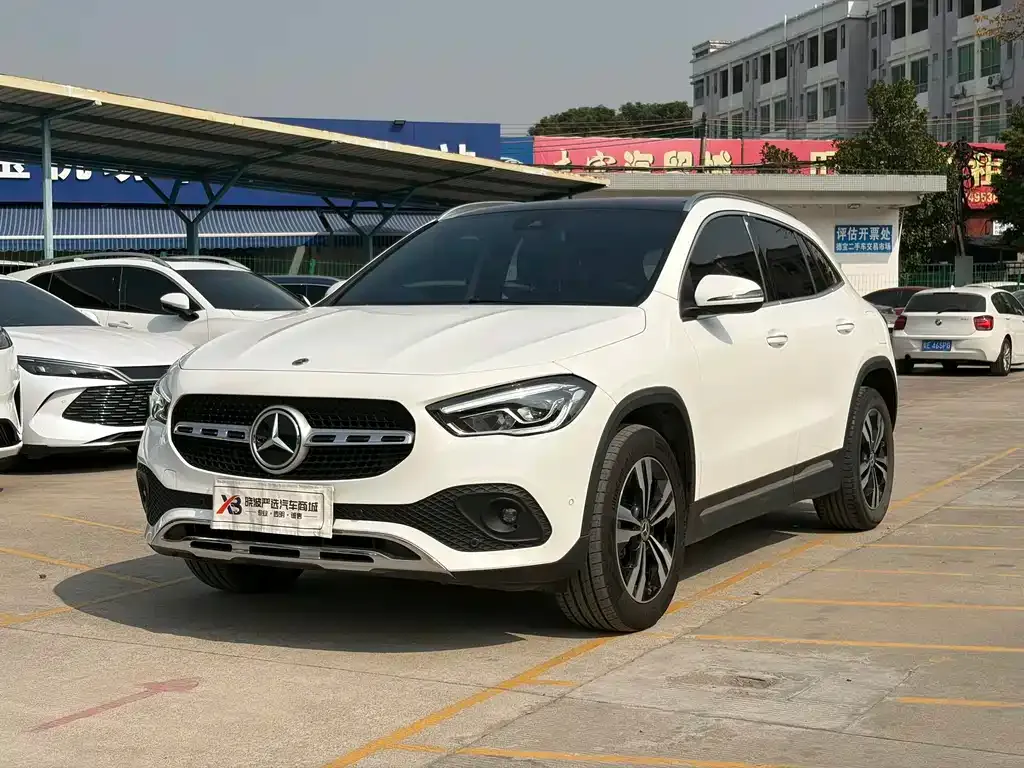 Mercedes-Benz GLA — фото 1