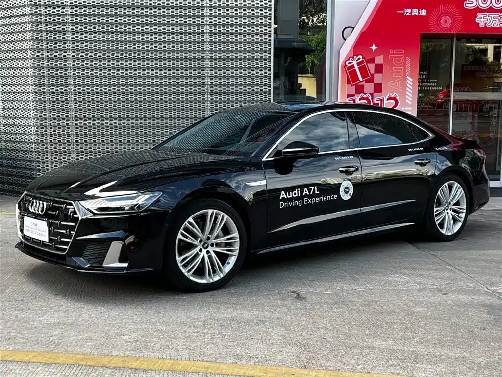 Audi A7L — фото 1