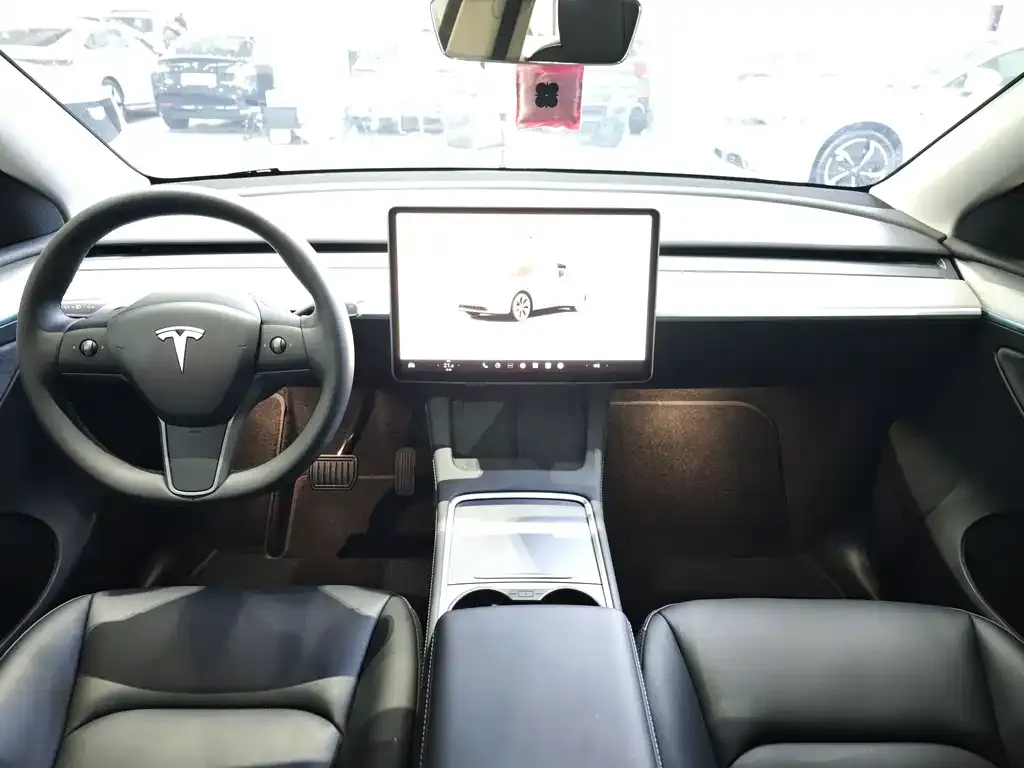 Tesla Model Y — фото 2