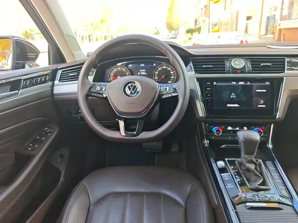Volkswagen Phideon — фото 8