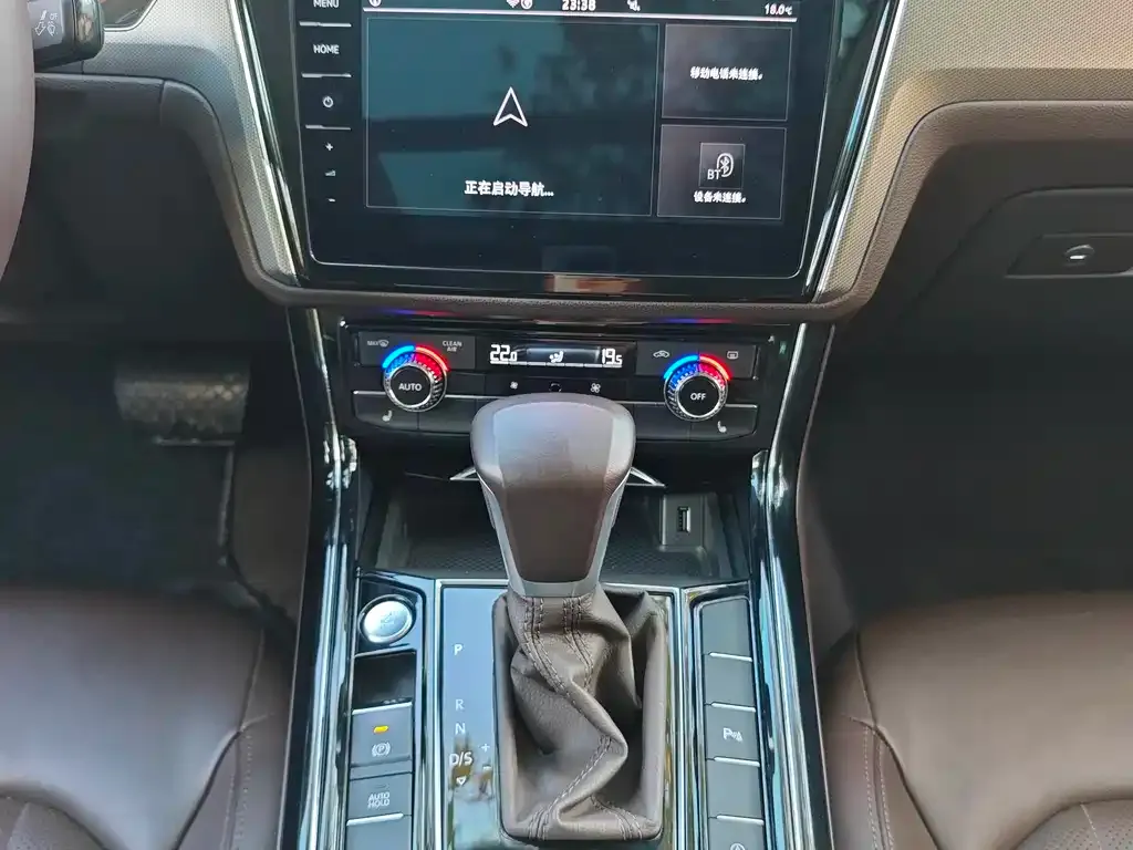 Volkswagen Phideon — фото 7