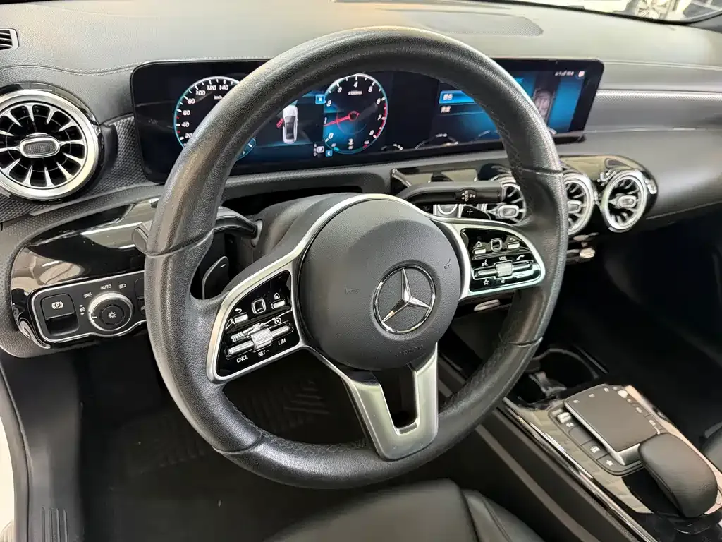 Mercedes-Benz A-Class — фото 10