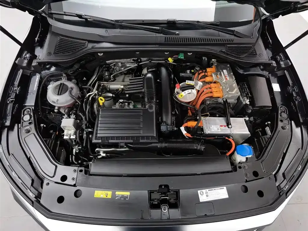 Volkswagen Passat New Energy — фото 7