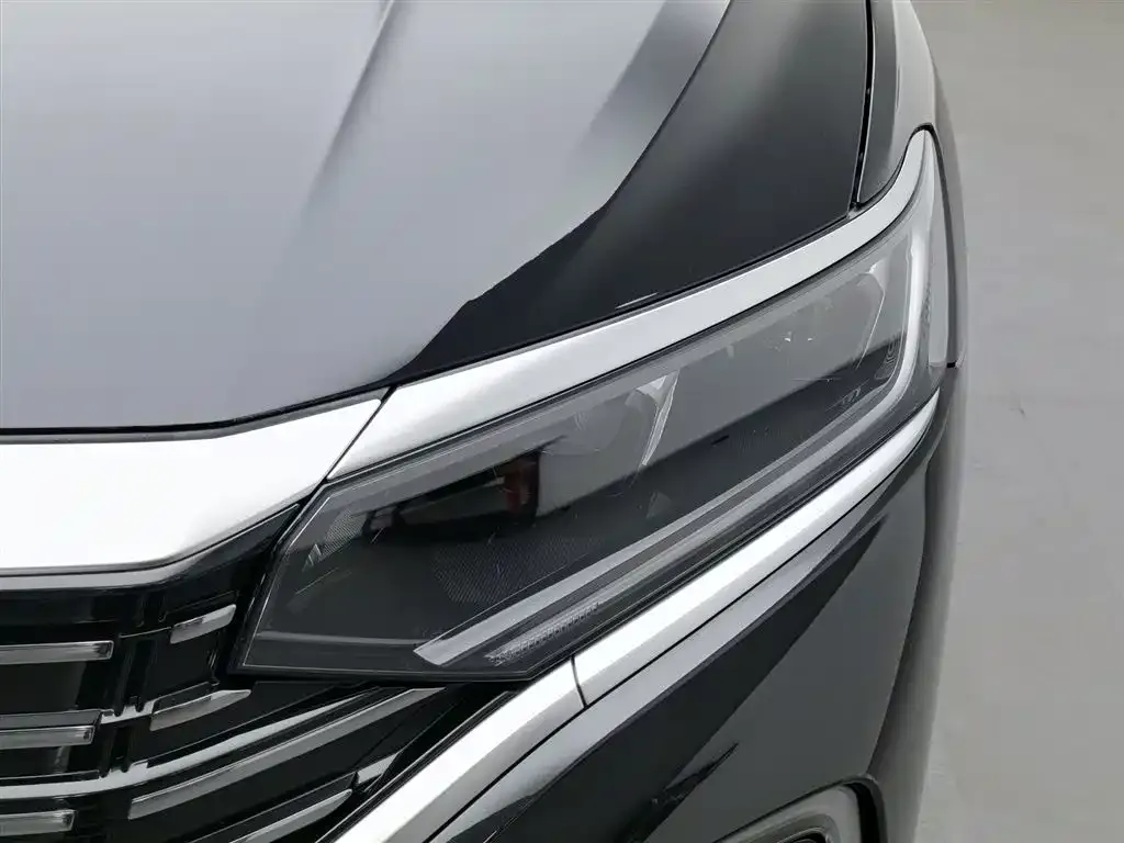 Volkswagen Passat New Energy — фото 10
