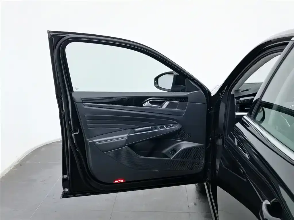 Volkswagen Passat New Energy — фото 3
