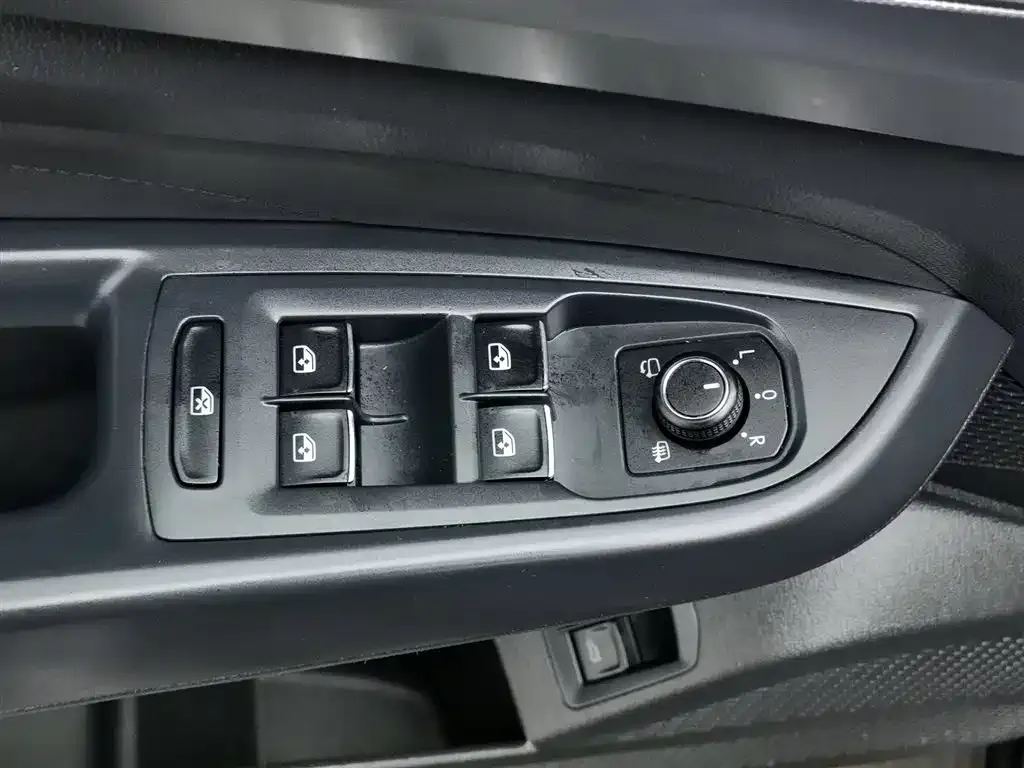 Volkswagen Passat New Energy — фото 9