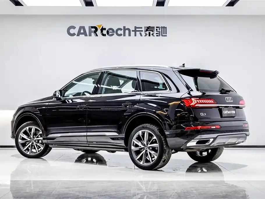 Audi Q7 — фото 9