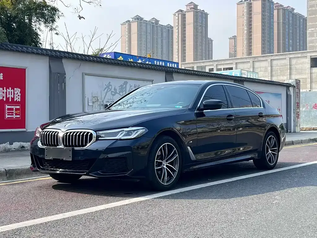BMW 5 Series — фото 1