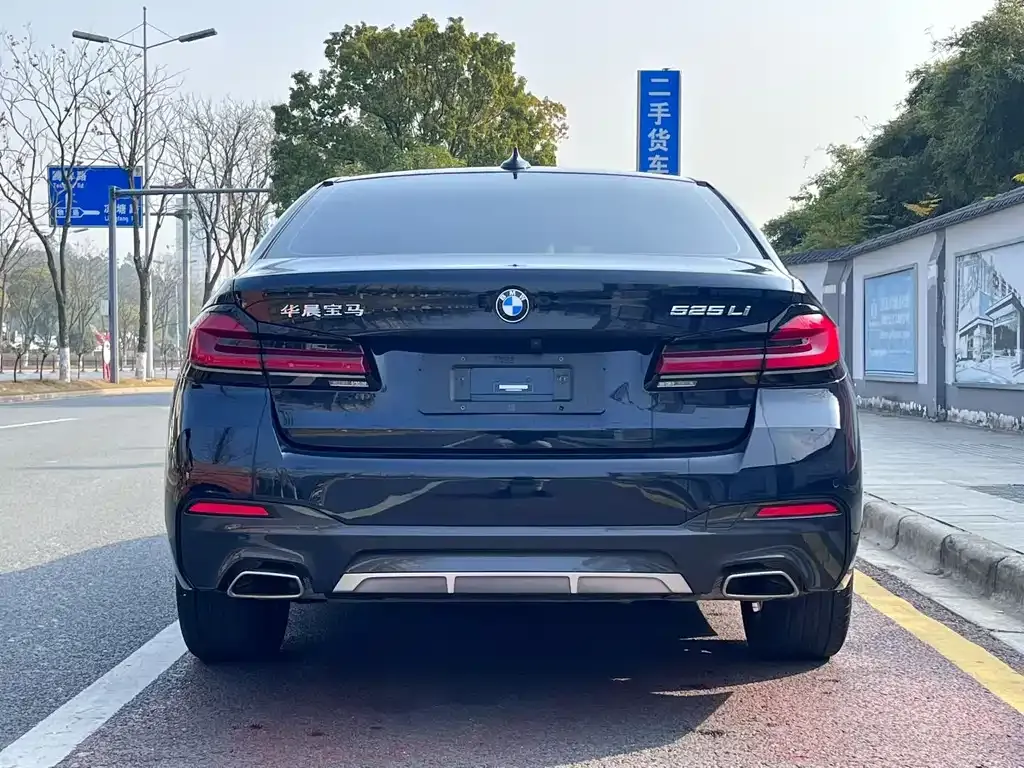 BMW 5 Series — фото 5
